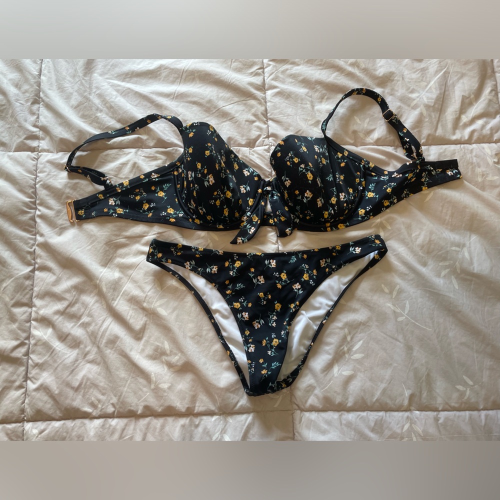 Sold Shade & Shore Black Floral Bikini Set, 34DDD/F Medium